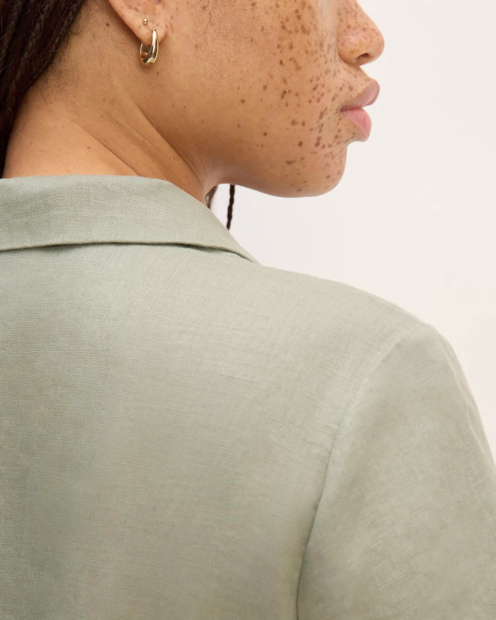 The Notch Shirt in Linen | Sage Green - Image 5