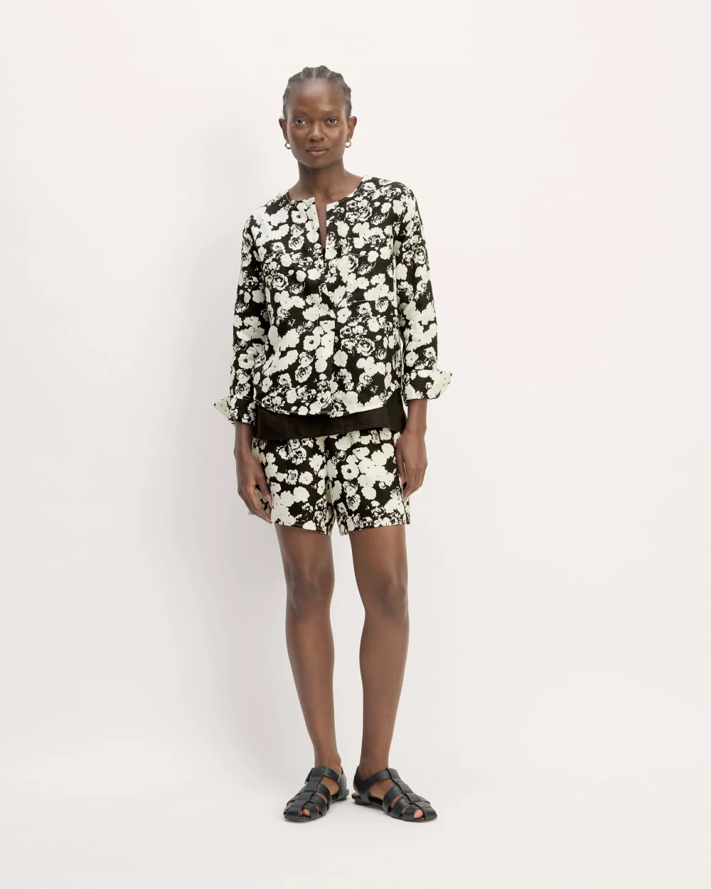 The Popover Shirt in Linen | Black / Bone Floral - Image 3