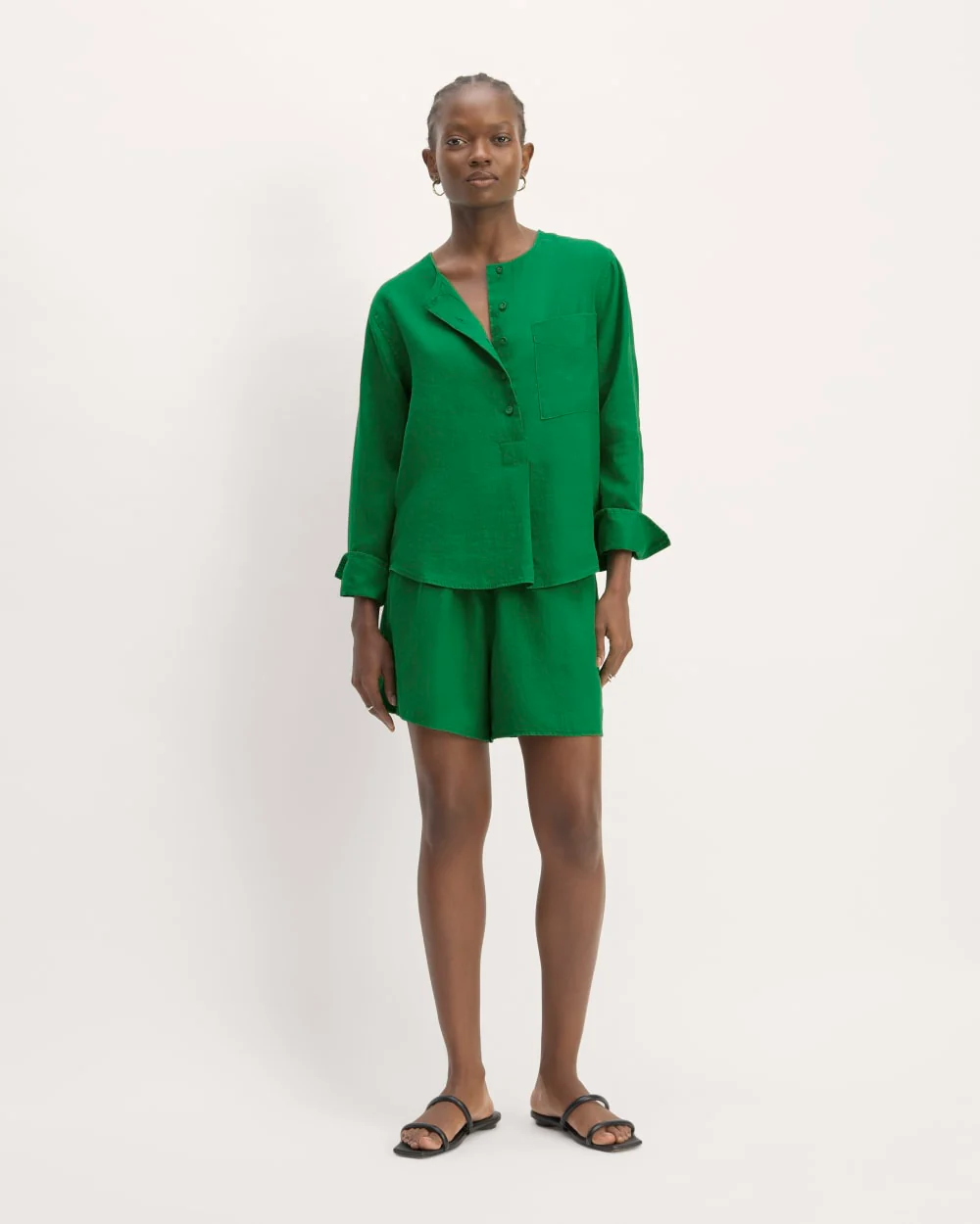 The Popover Shirt in Linen | Grass Green - Image 3