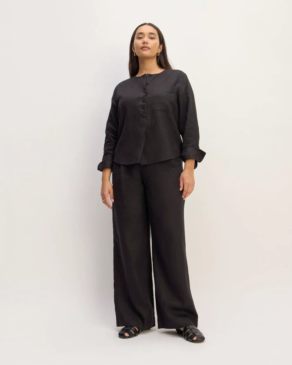 The Popover Shirt in Linen | Black - Image 3