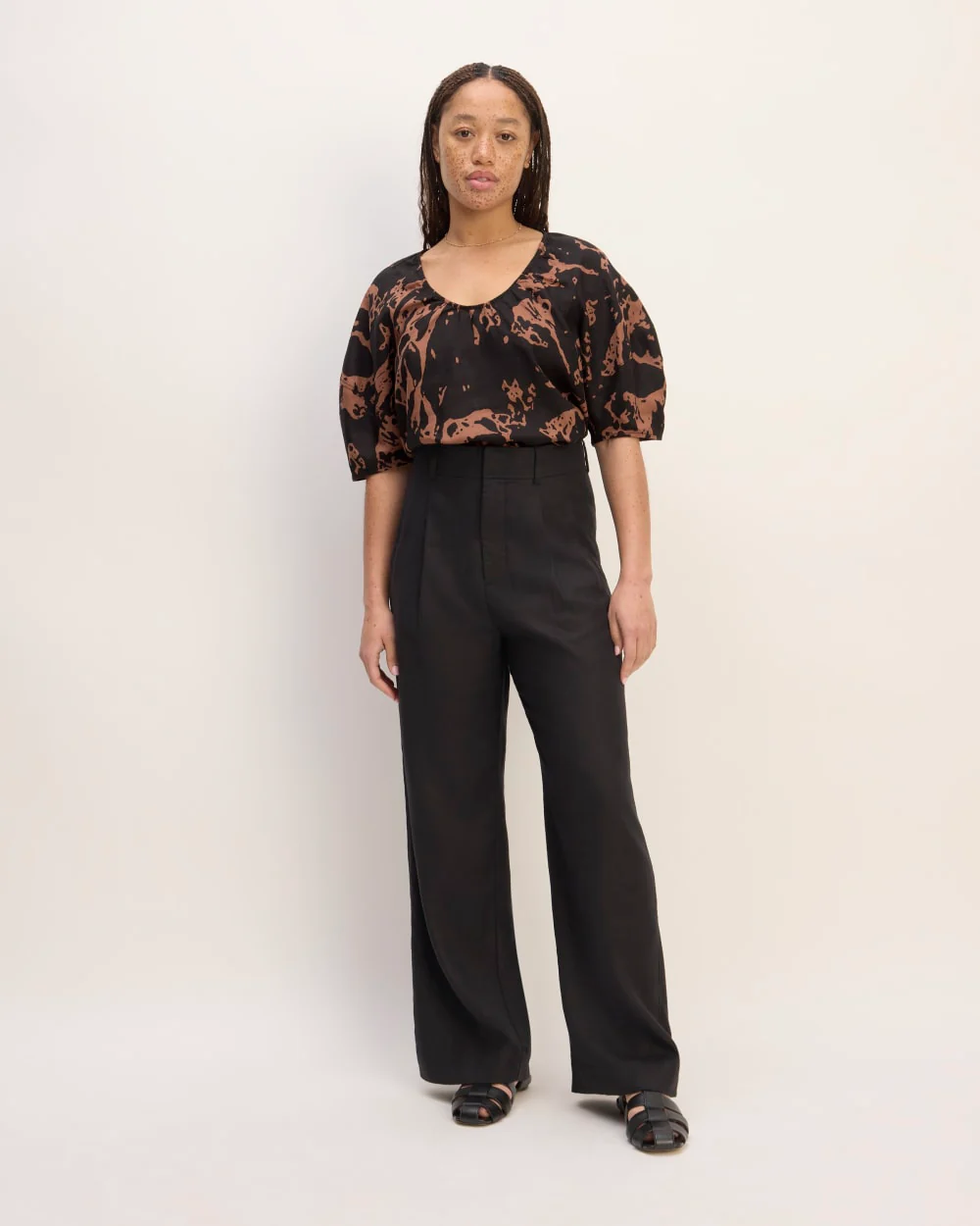The Scoop Top in Linen | Carob Brown Abstract - Image 3