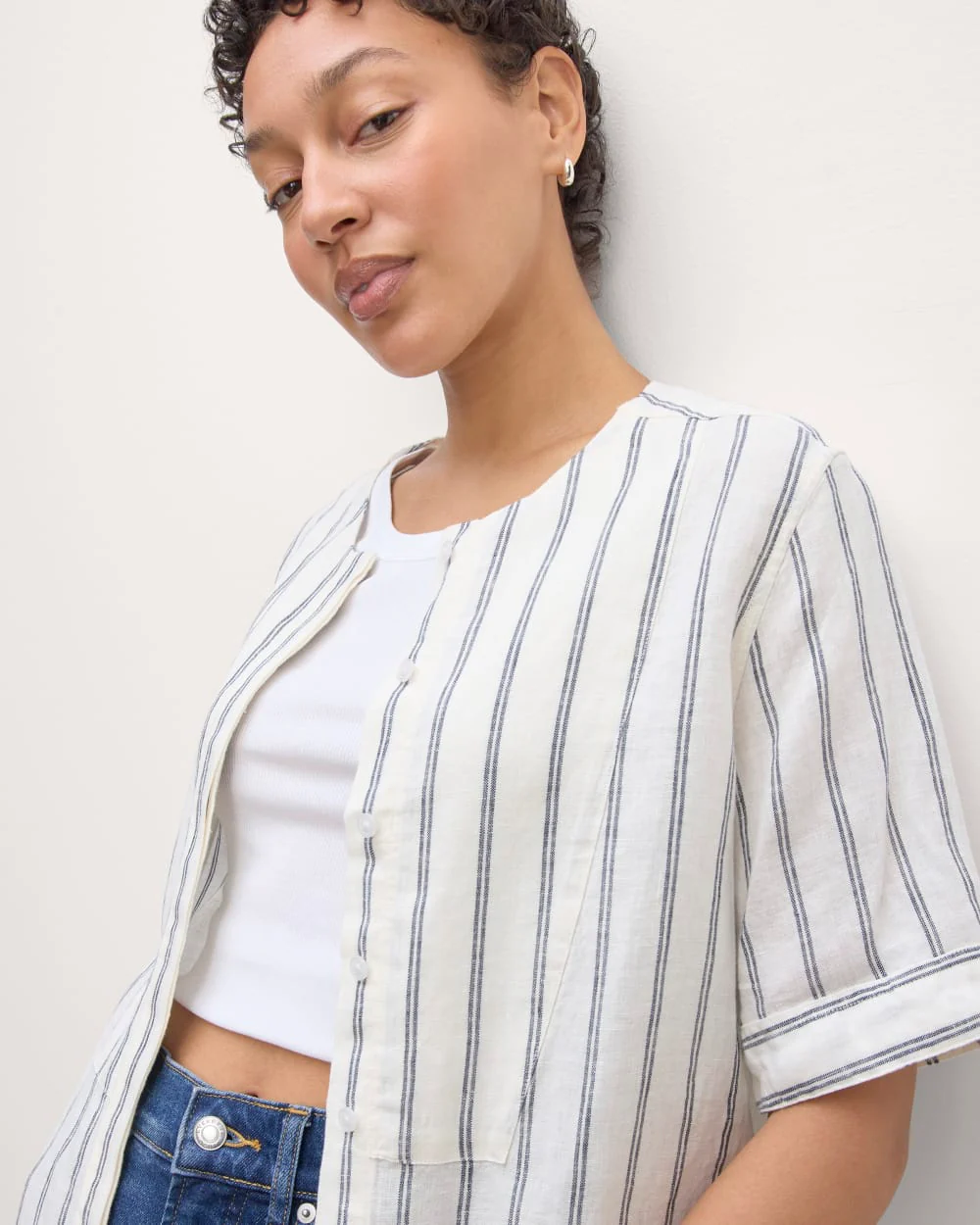 The Bib Shirt in Linen | Bone/Navy - Image 2