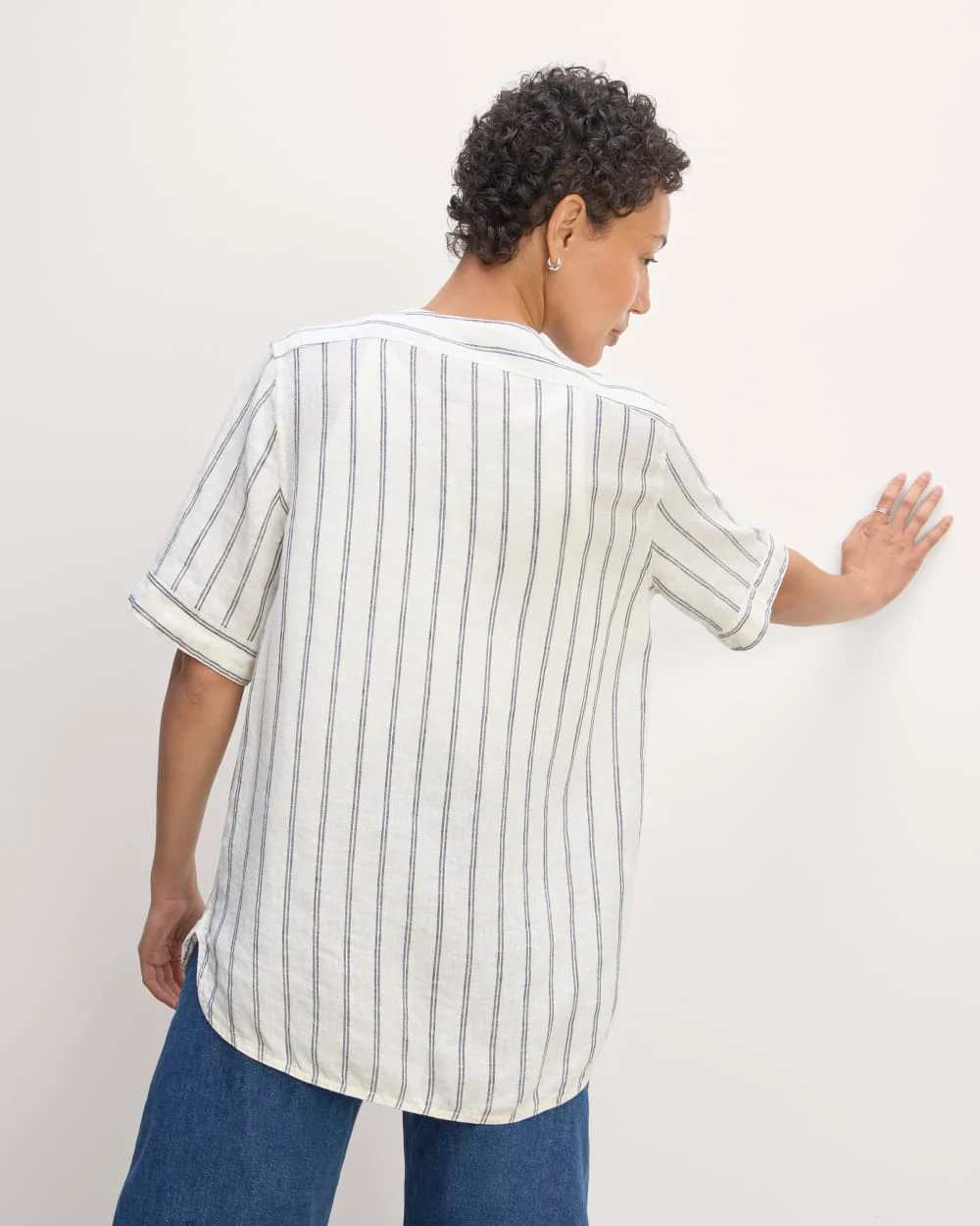 The Bib Shirt in Linen | Bone/Navy - Image 5
