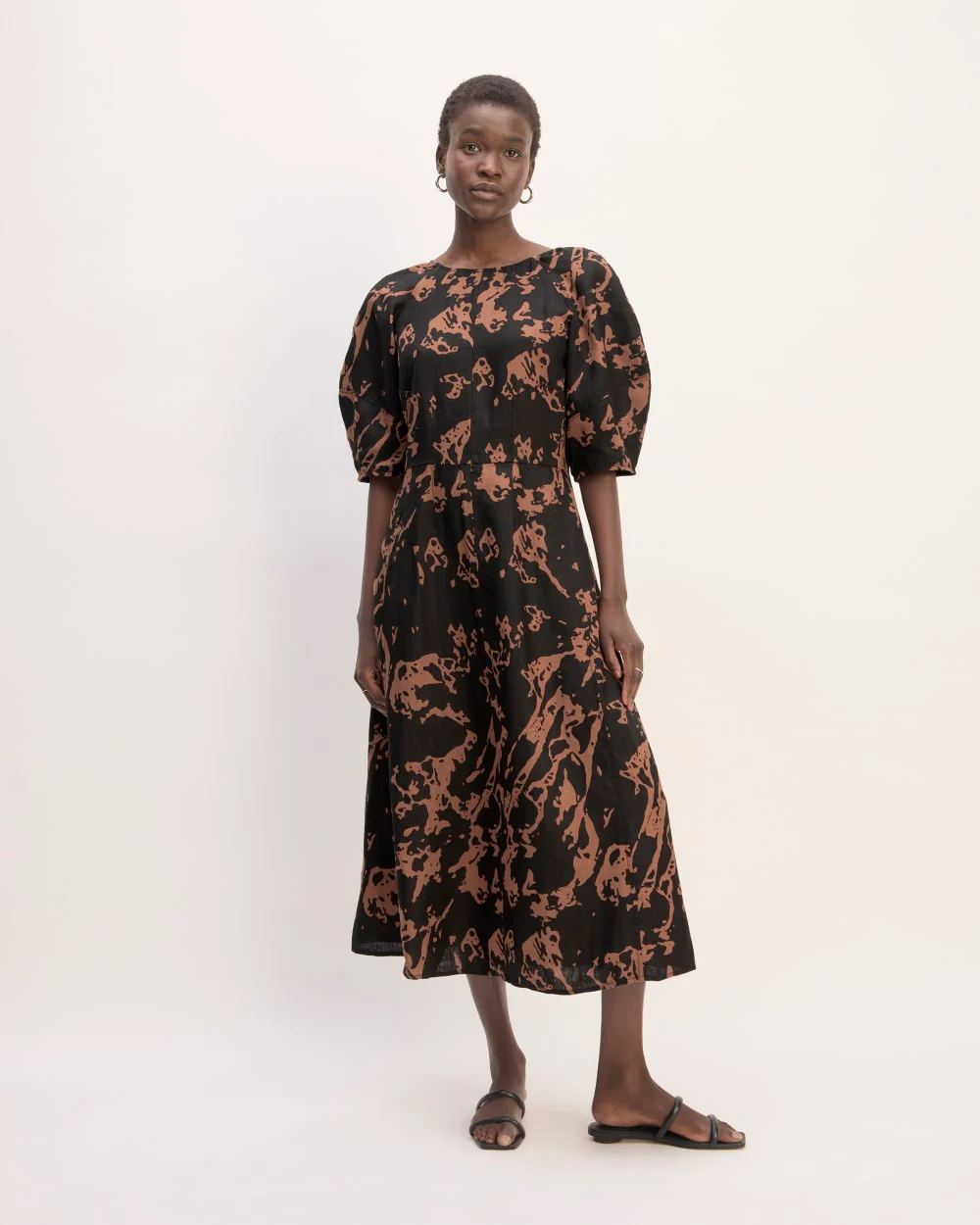 The Linen Short-Sleeve Scoop Midi Dress | Carob Brown Abstract