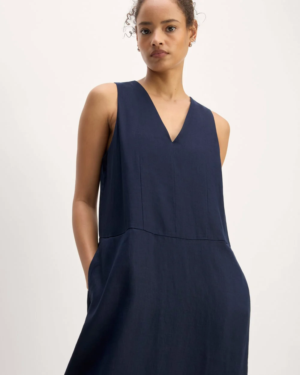 The Linen V-Neck Maxi Dress | Navy - Image 4