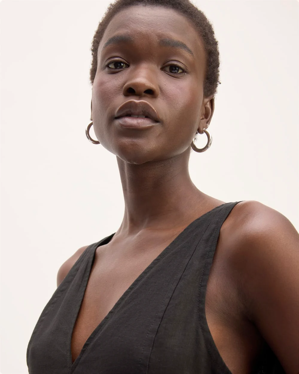 The Linen V-Neck Midi Dress | Black - Image 4