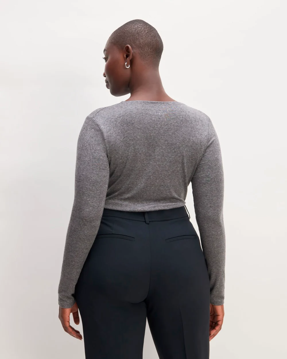 The Ruched V-Neck Tee in Butterluxe | Heather Charcoal - Image 4