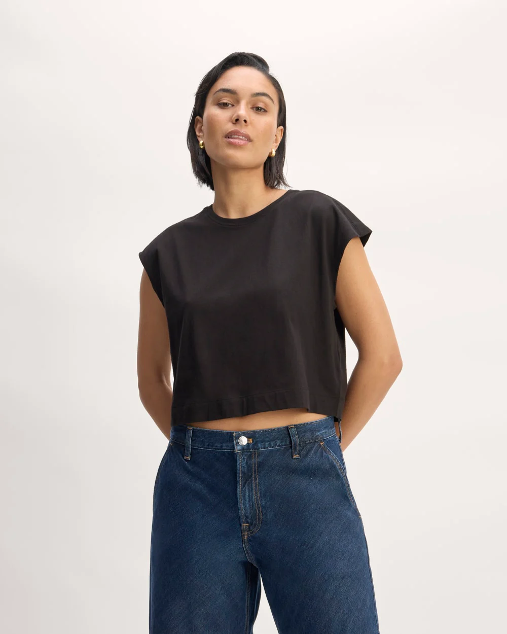 The Muscle Cropped Tee in Essential Cotton | Black - Image 3