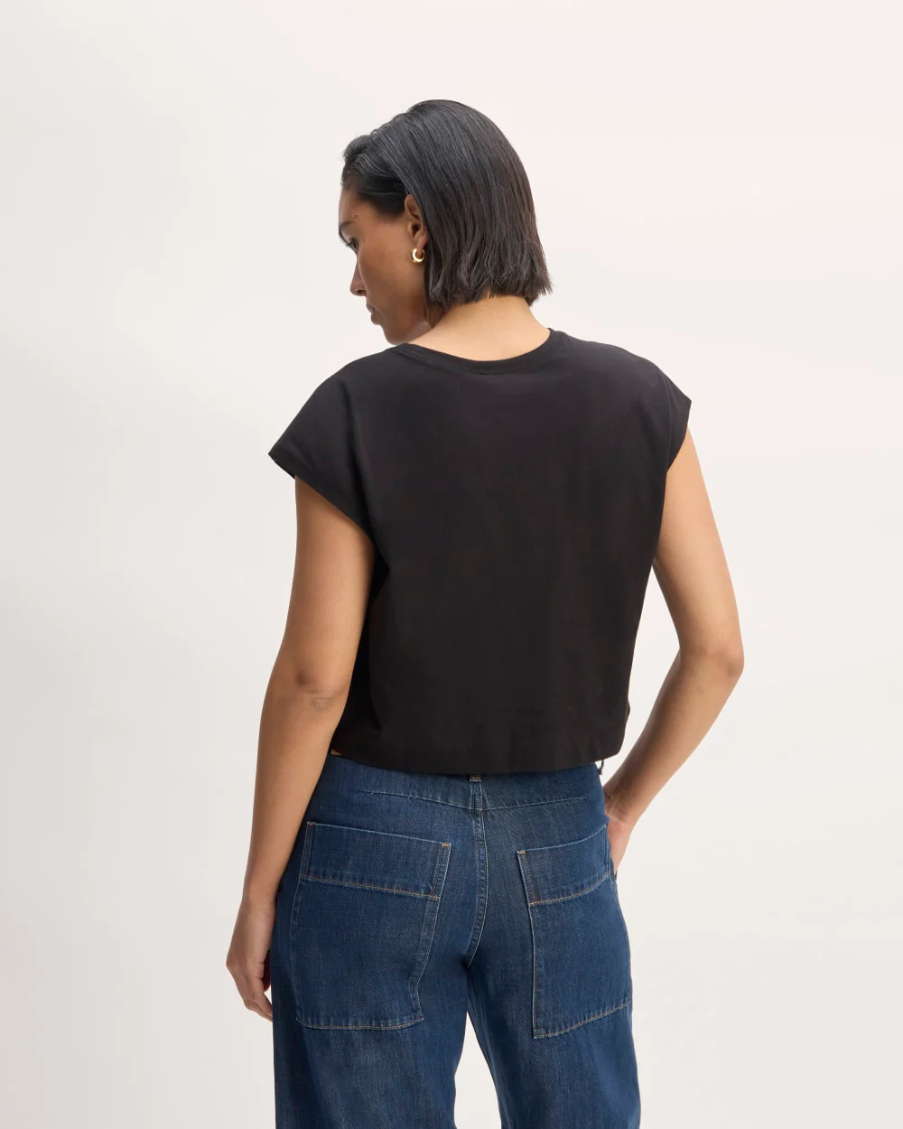 The Muscle Cropped Tee in Essential Cotton | Black - Image 4