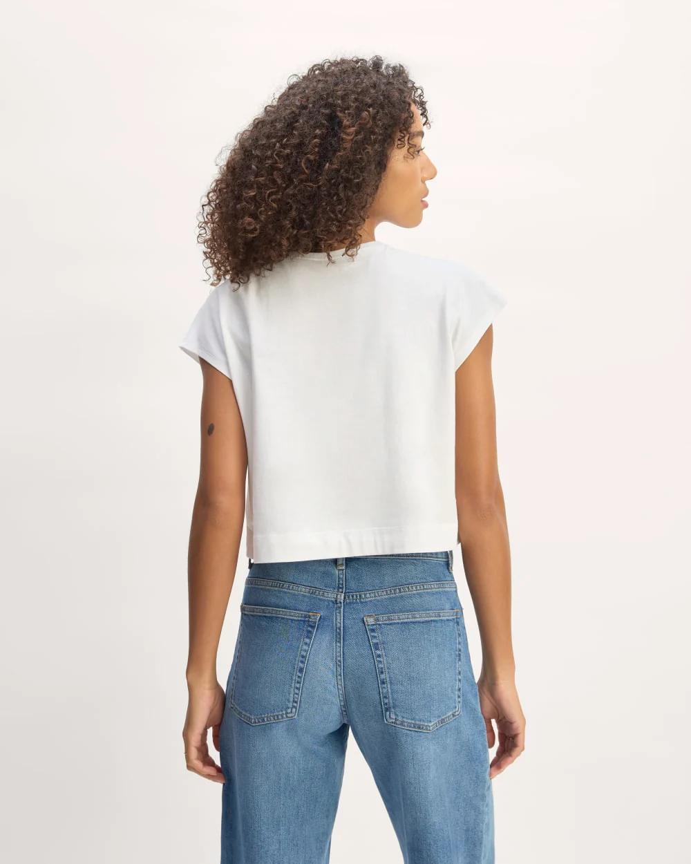 The Muscle Cropped Tee in Essential Cotton | White - Image 4