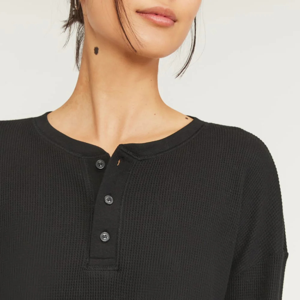 The Organic Cotton Waffle Henley | Black - Image 3