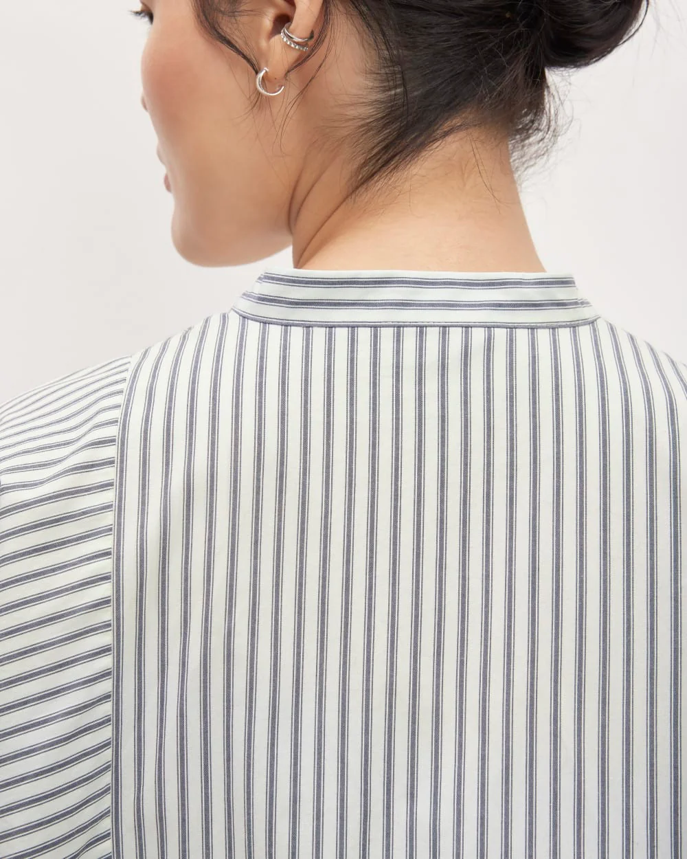 The Oversized Raglan Shirt | Bone/Navy - Image 5