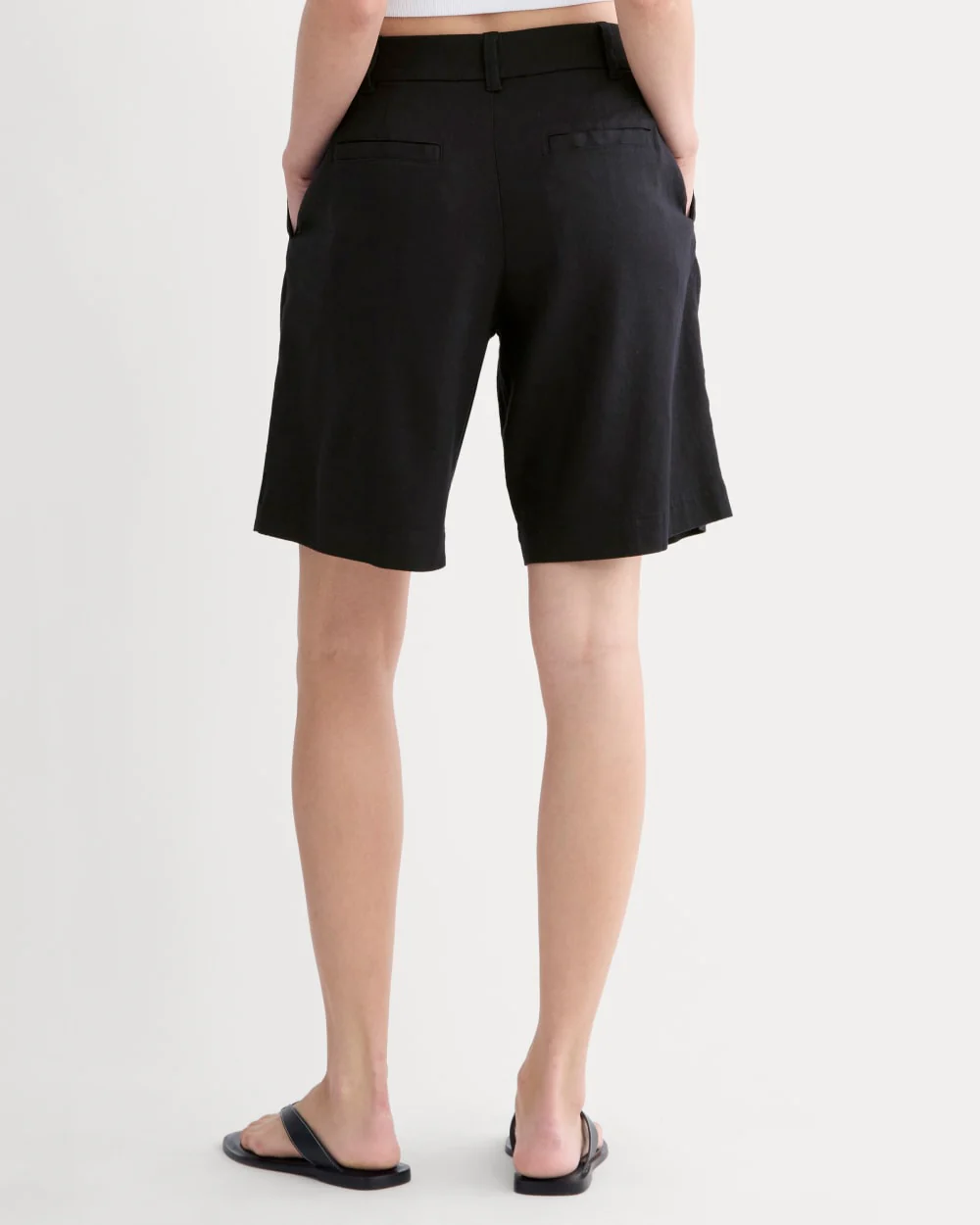 The Pleated Short in Stretch Linen | Black - Image 5