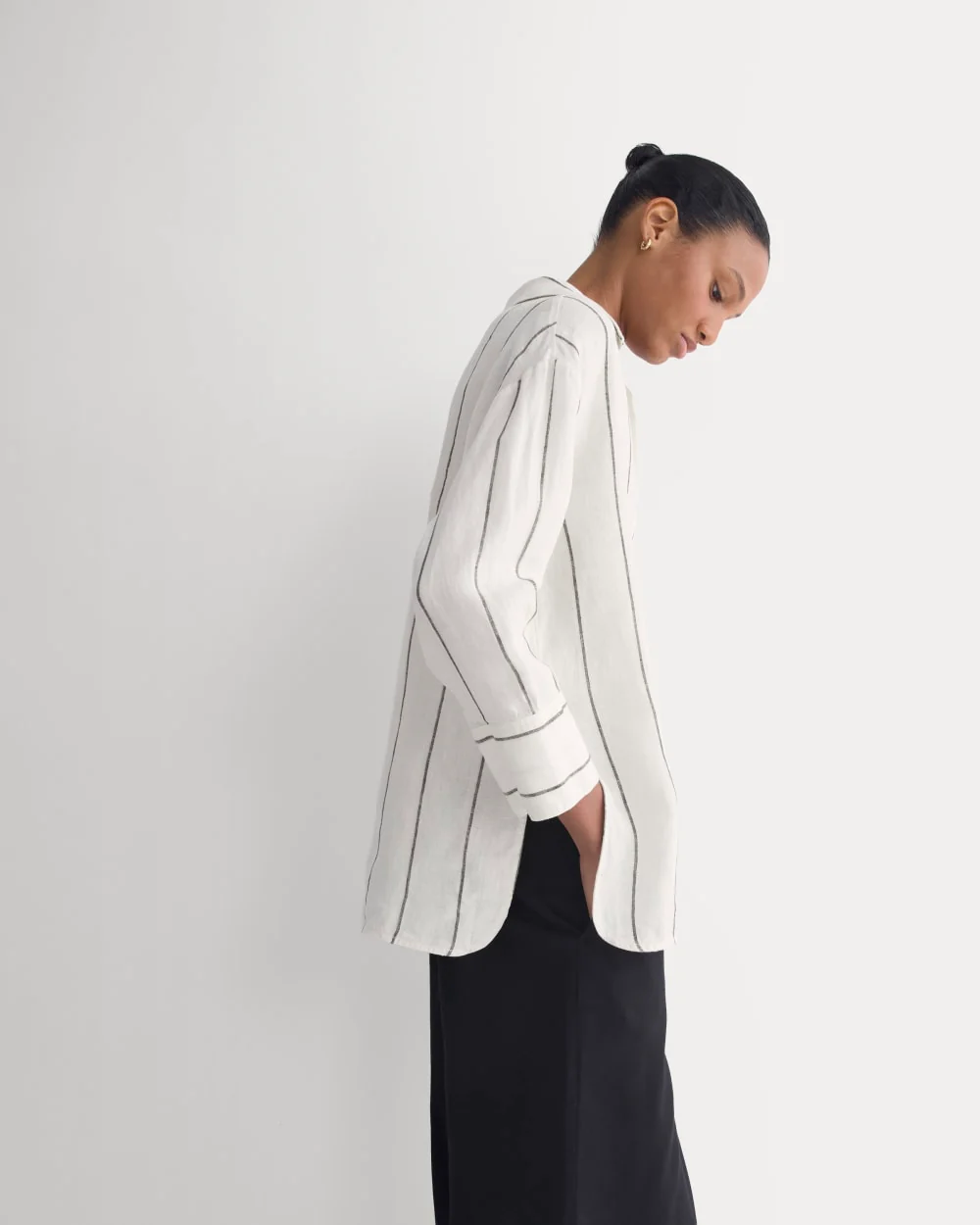Popover Shirt in Linen | Gardenia/Meteorite - Image 4