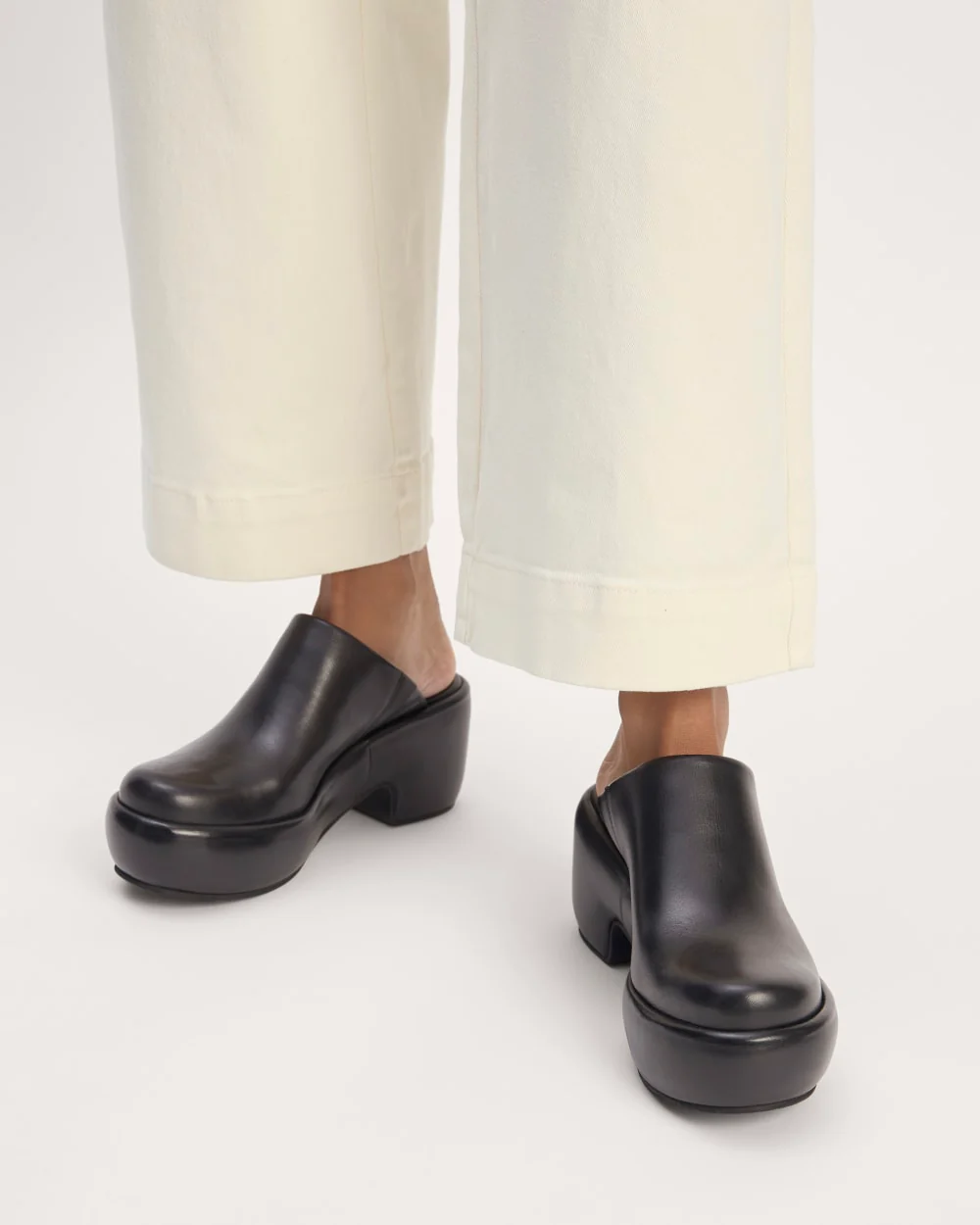 The Puffa Clog | Black - Image 2