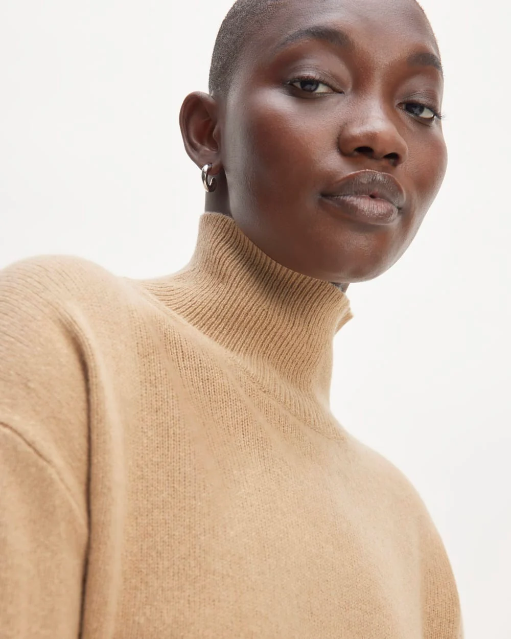 The Cashmere Oversized Turtleneck | Light Camel - Image 5
