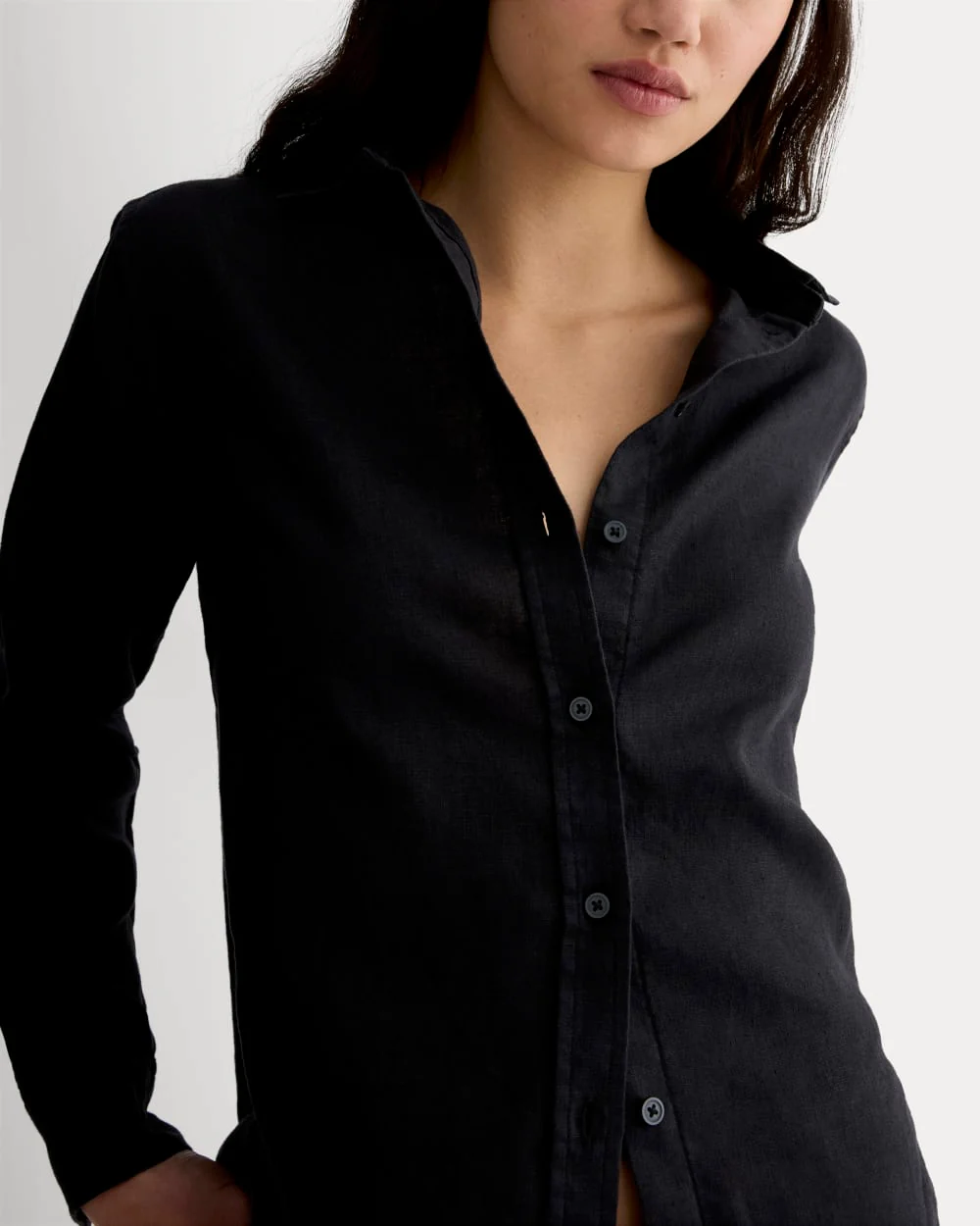 The Must-Have Shirt in Linen | Black - Image 4