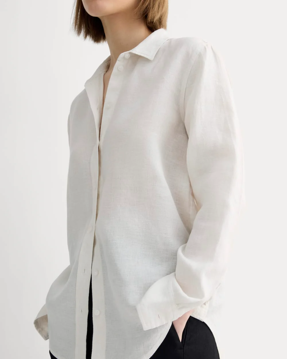 The Must-Have Shirt in Linen | Natural Chambray - Image 4