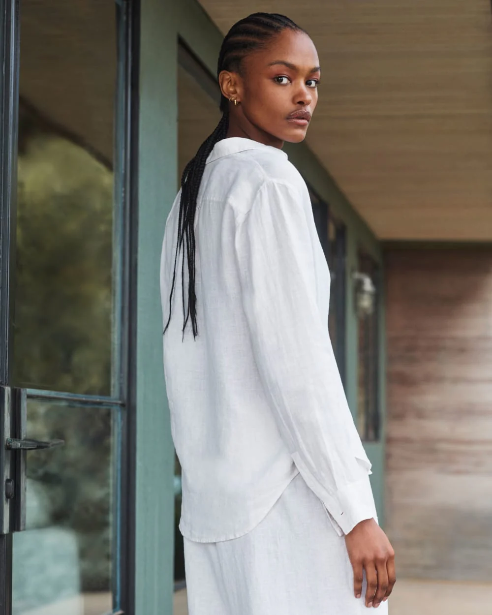 The Must-Have Shirt in Linen | Natural Chambray - Image 8