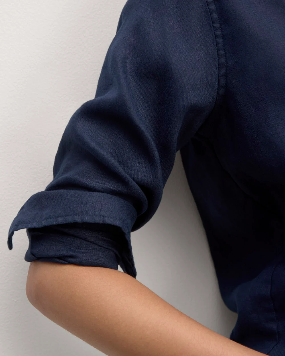 The Must-Have Shirt in Linen | Navy - Image 5