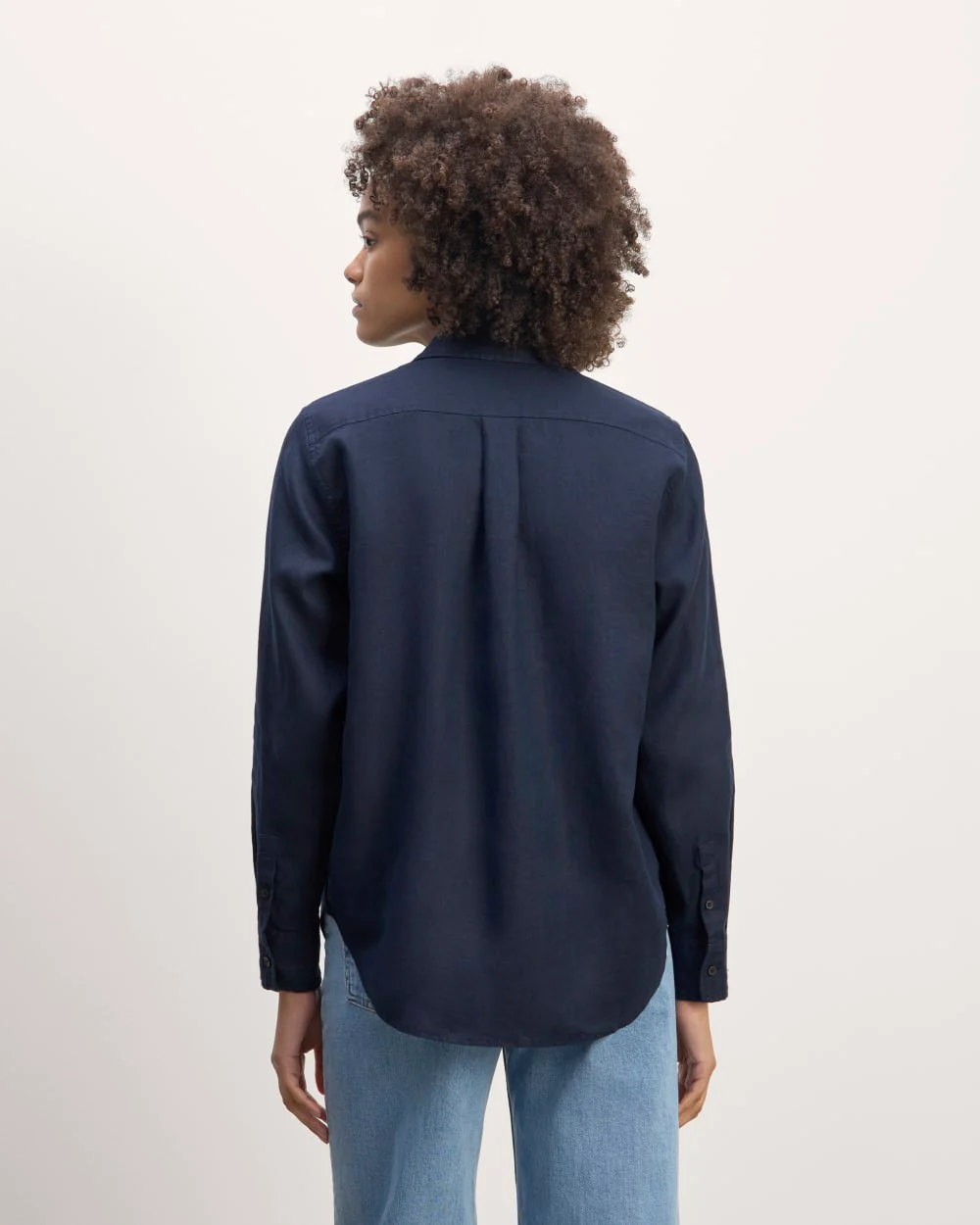 The Must-Have Shirt in Linen | Navy - Image 6