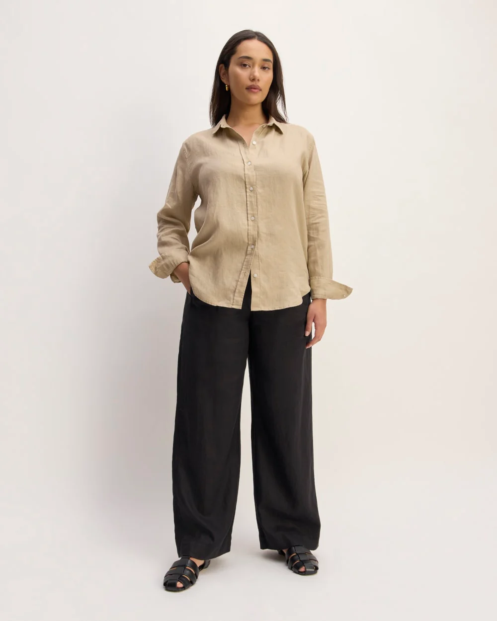 The Must-Have Shirt in Linen | Trench Coat Khaki - Image 3