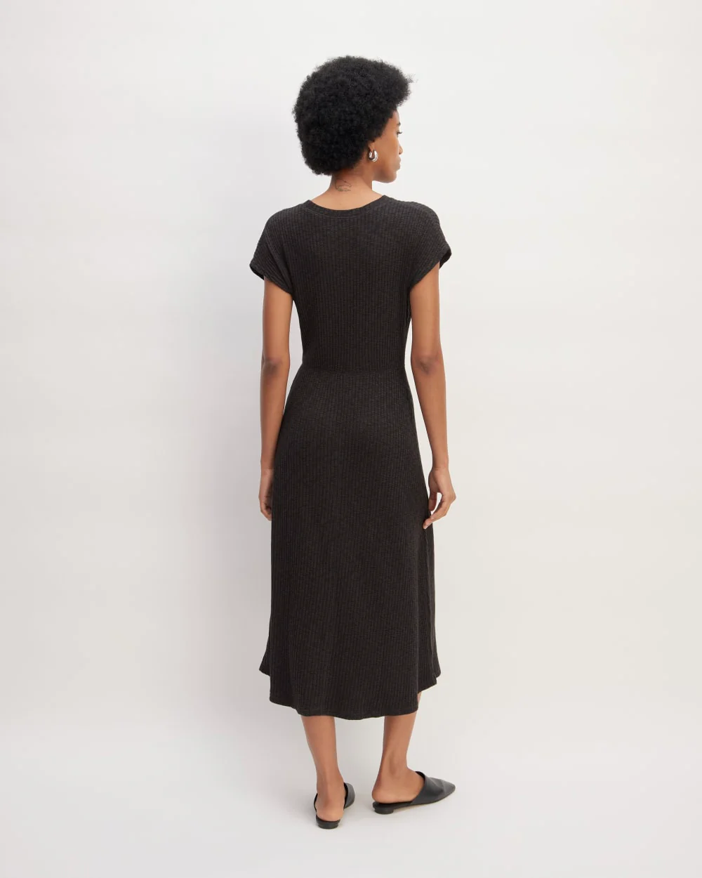 The Rib-Knit Cap-Sleeve Midi Dress | Black - Image 6