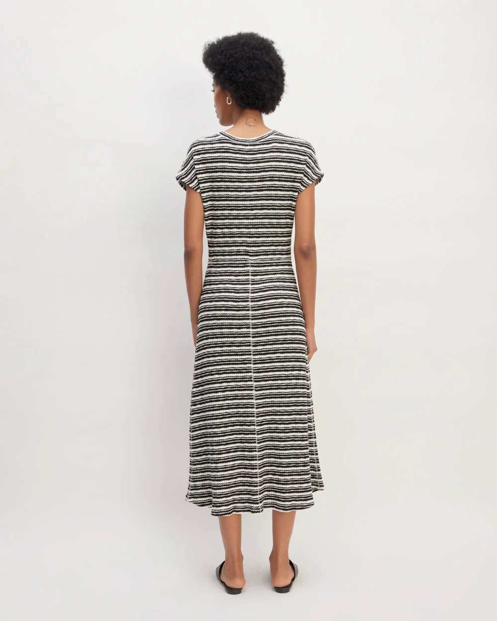 The Rib-Knit Cap-Sleeve Midi Dress | Bone / Black - Image 6