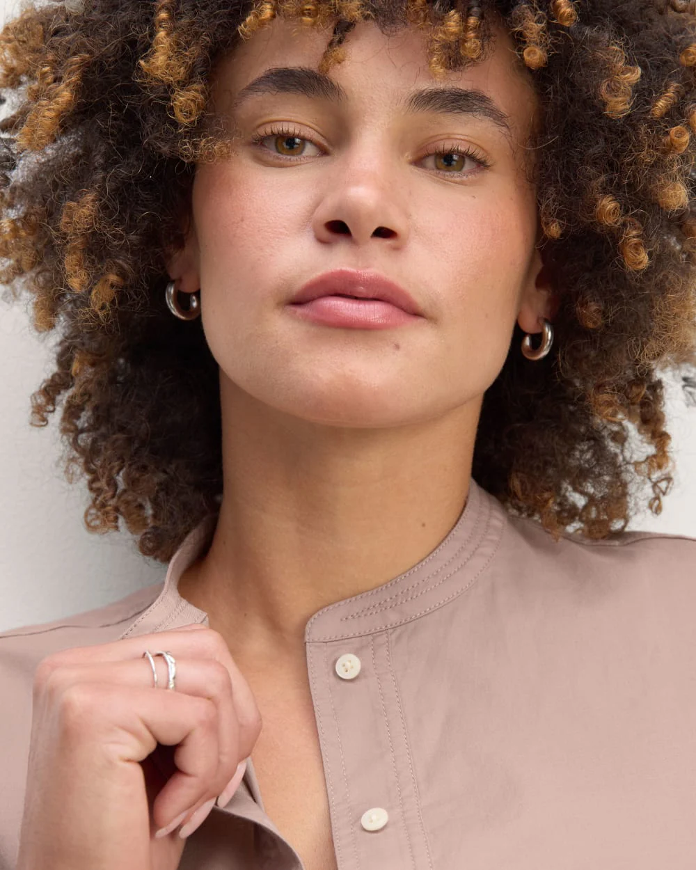 The Henley Shirt in Silky Cotton | Dusty Rose - Image 4