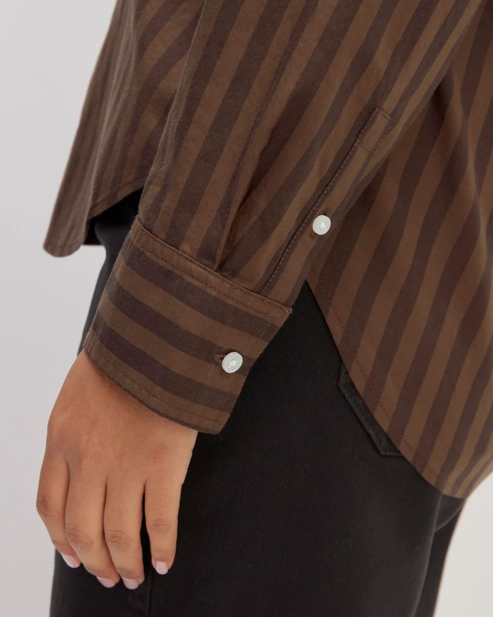 The Must-Have Shirt in Silky Cotton | Cocoa / Black - Image 5