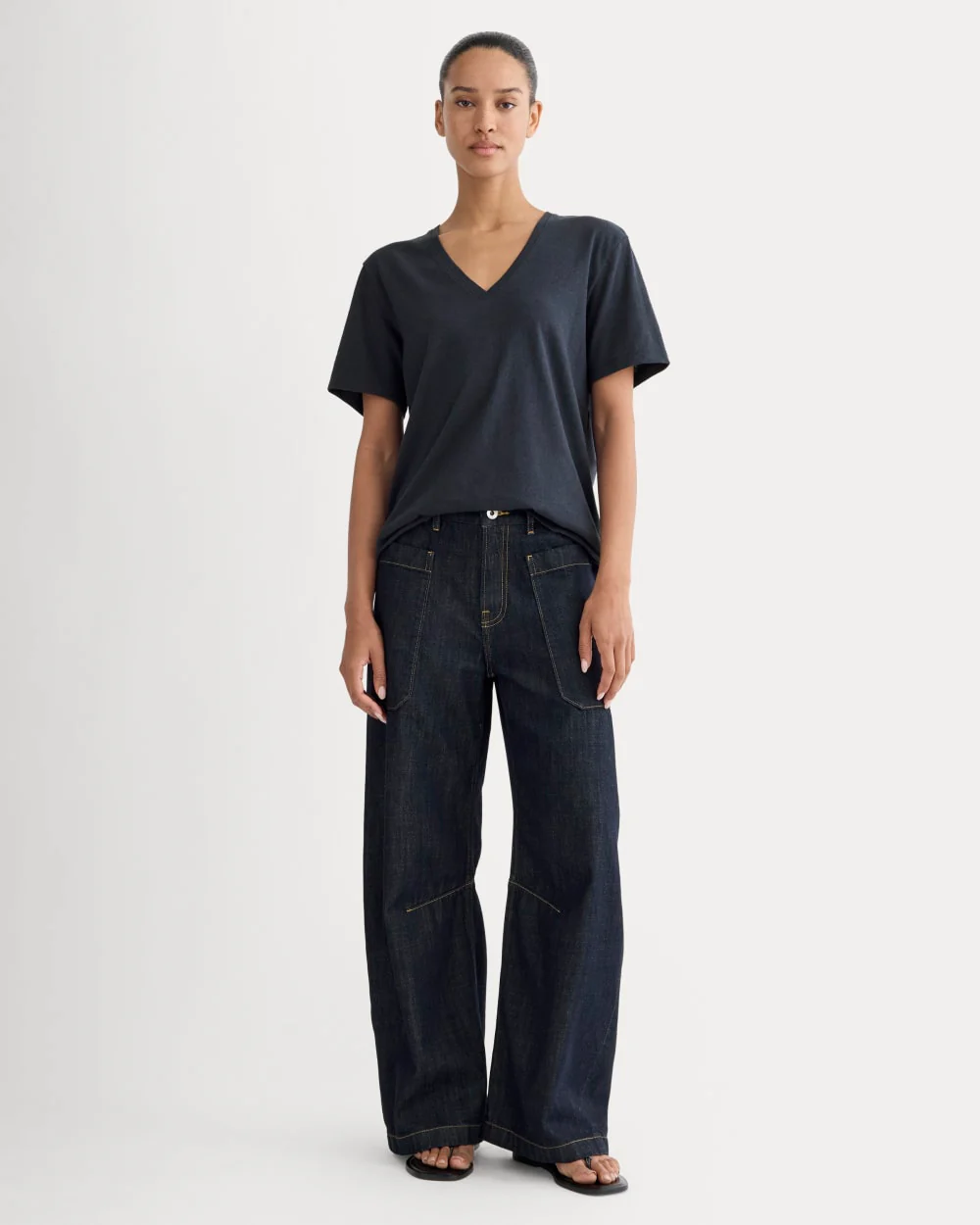 The Slouchy V-Neck Tee in Cotton Linen | Navy - Image 3