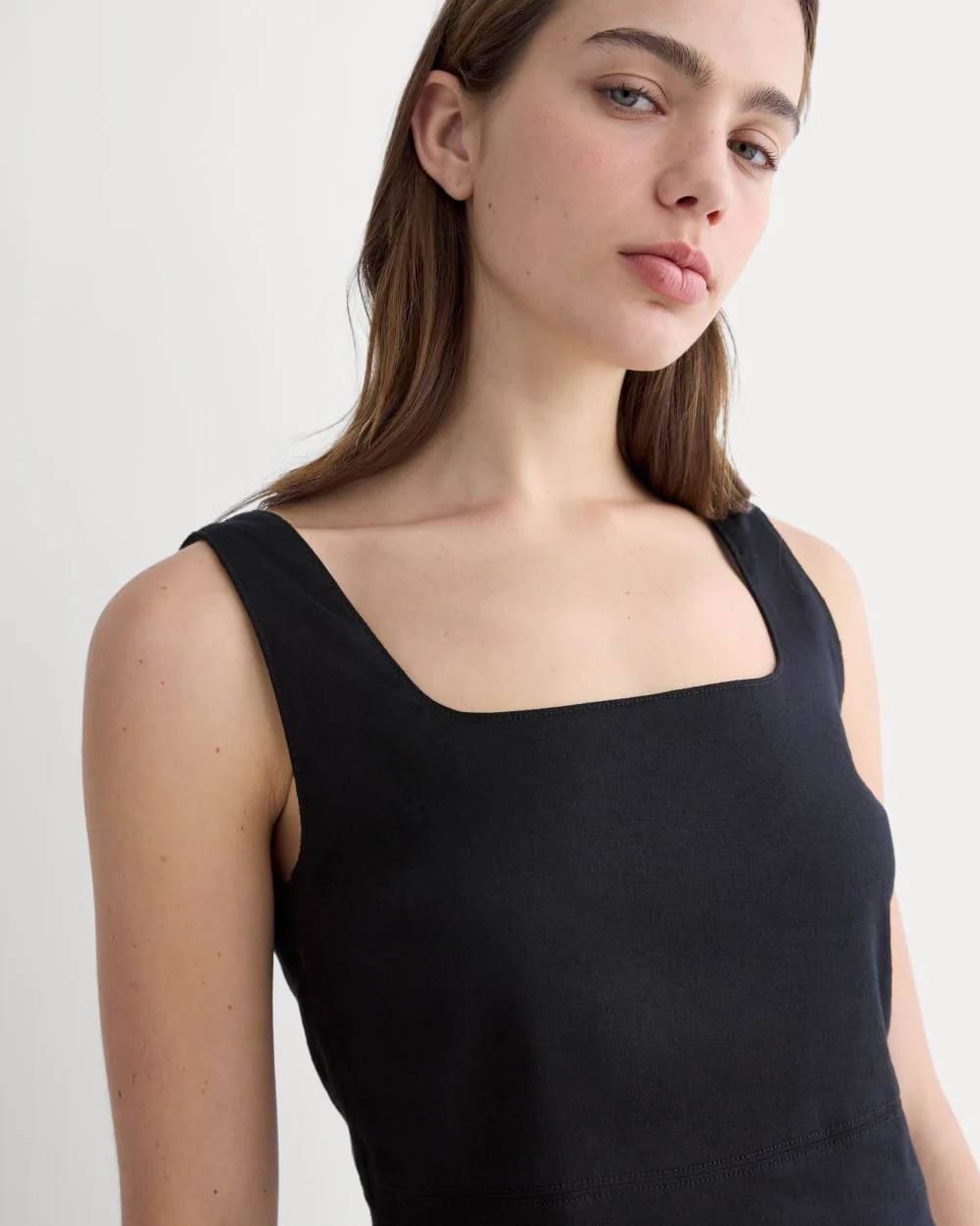 The Square Tank in Stretch Linen | Black - Image 3