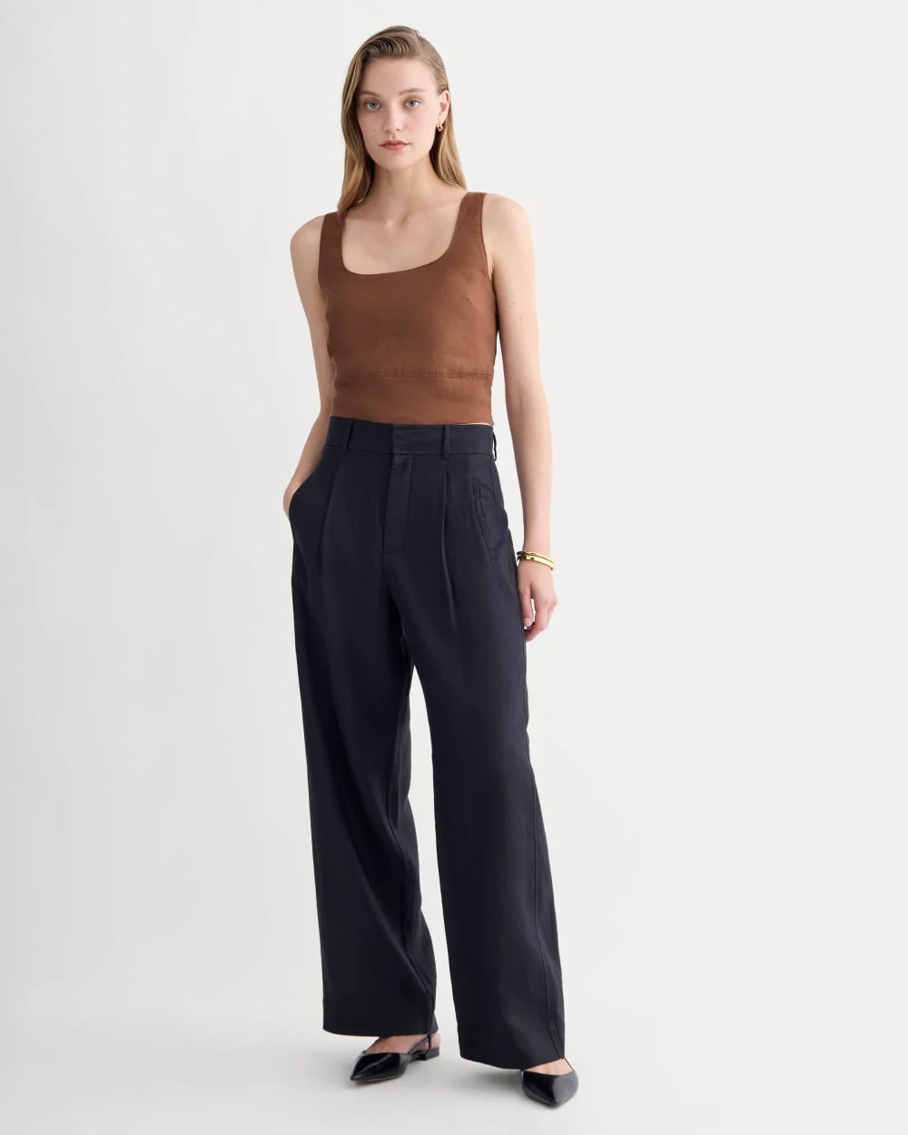 The Square Tank in Stretch Linen | Cedarwood - Image 3