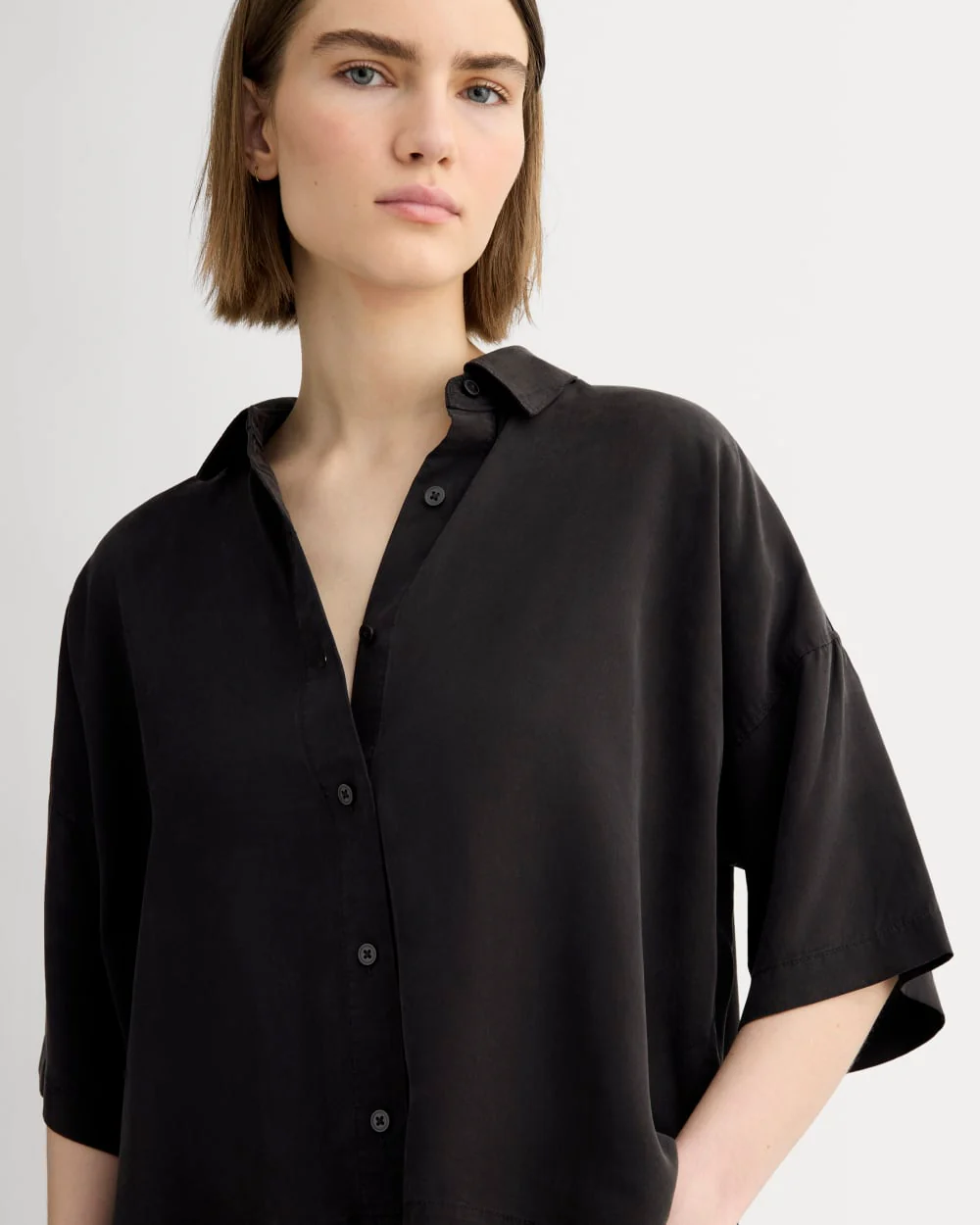The Short-Sleeve Square Shirt in Butterlite | Black - Image 4