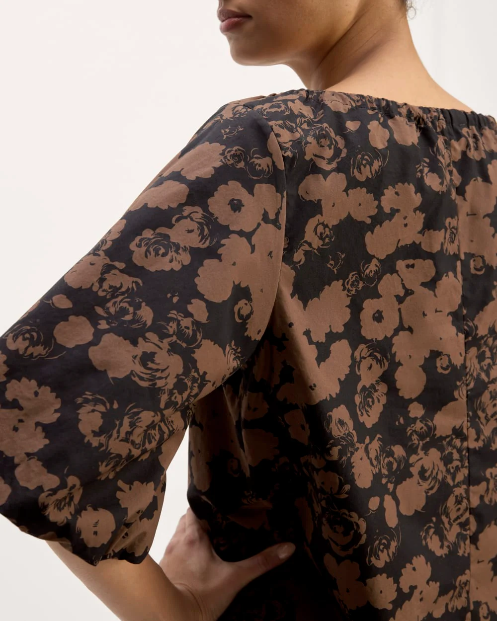 The Supima® Puff-Sleeve Top | Black / Cocoa Floral - Image 5
