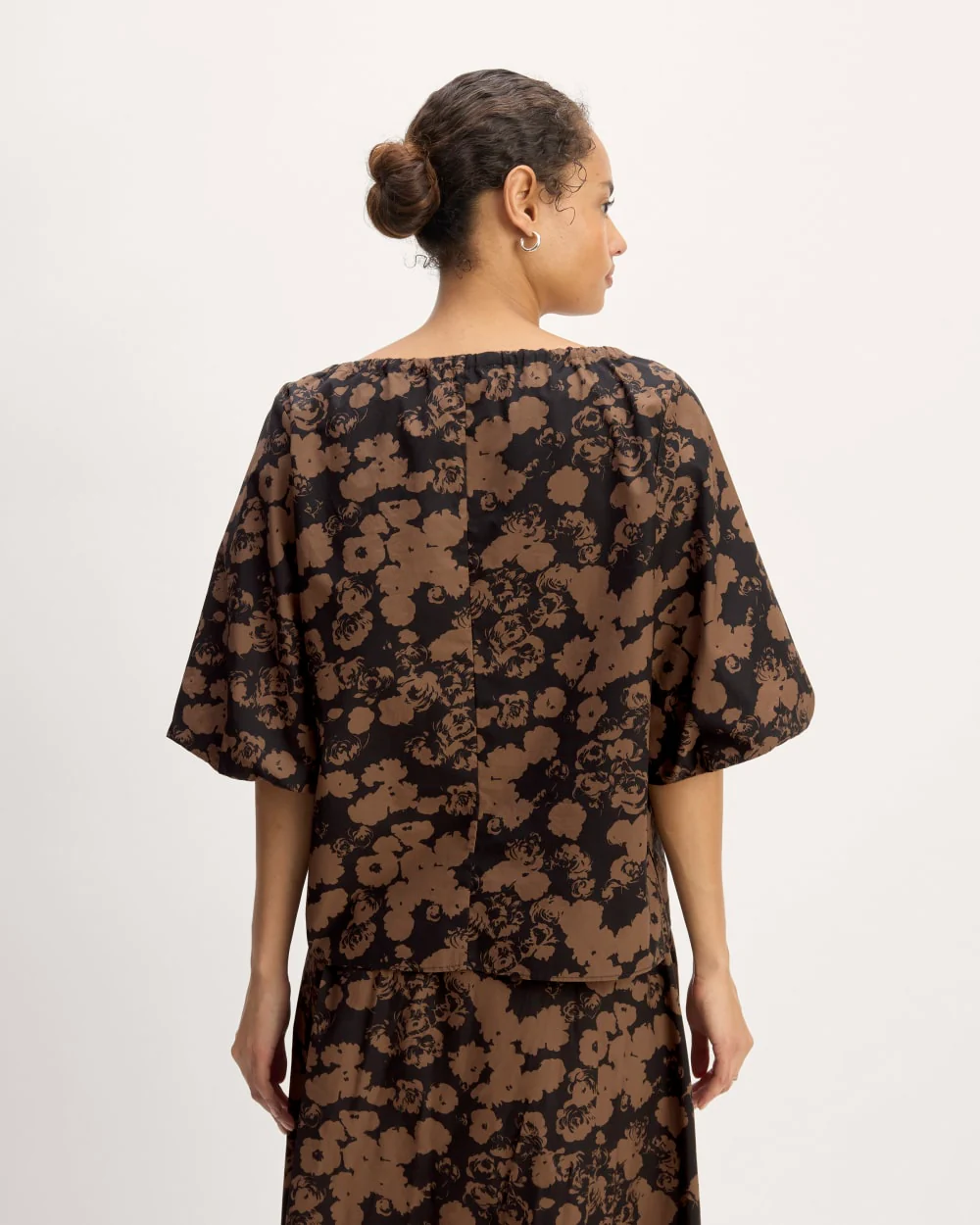 The Supima® Puff-Sleeve Top | Black / Cocoa Floral - Image 6