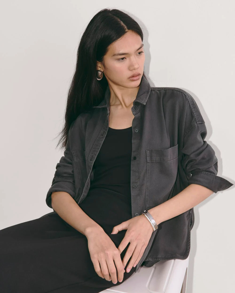 The Boxy Overshirt in Buttersoft | Graphite - Image 3