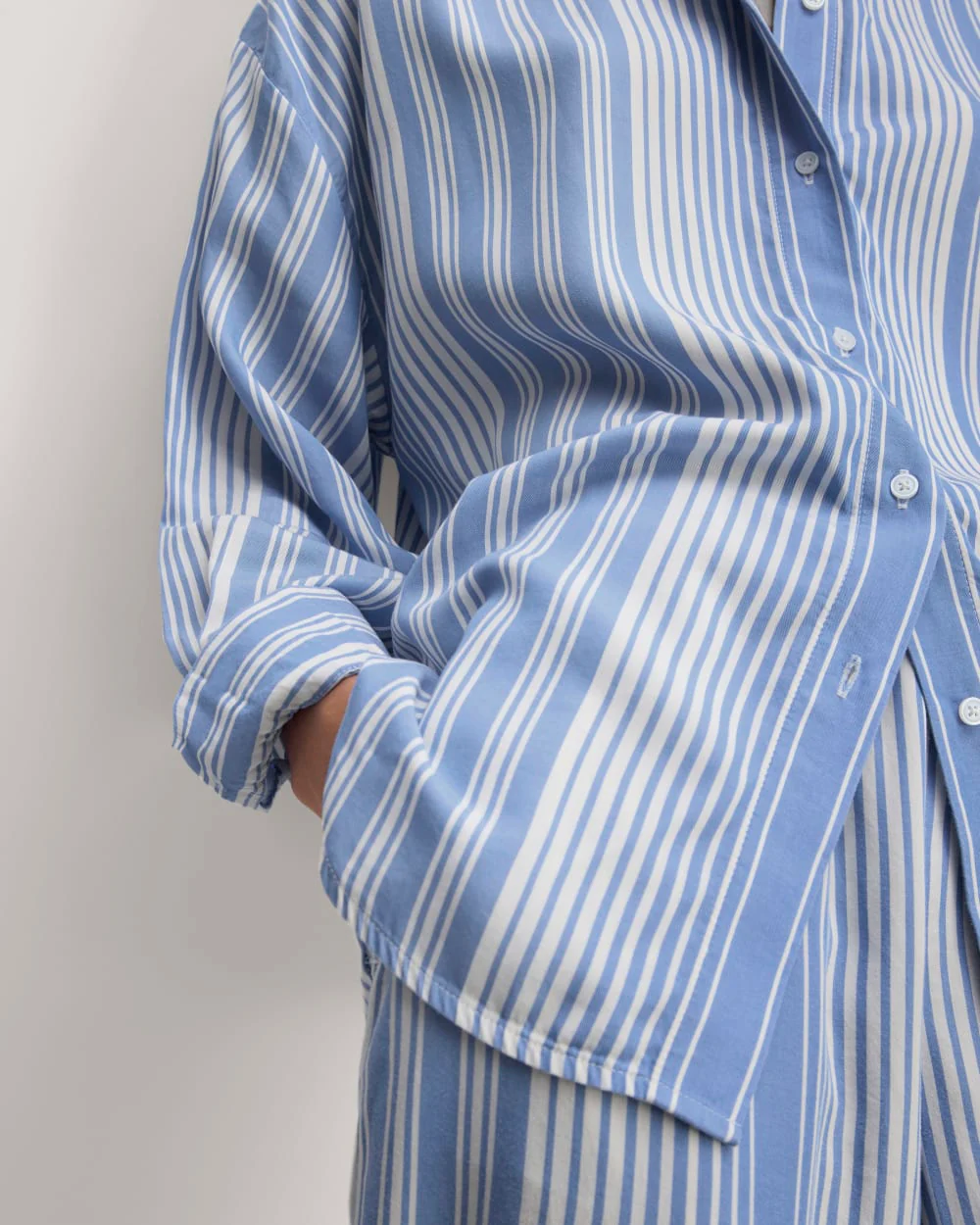 The Oversized Shirt in Butterlite | Granada Sky Blue / Bone - Image 4