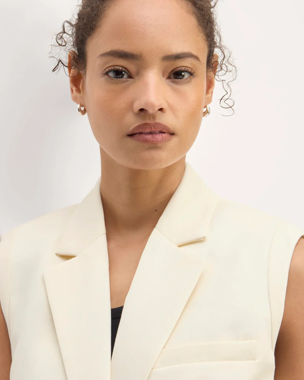 The Sleeveless Blazer in Buttersmooth | Canvas - Image 4