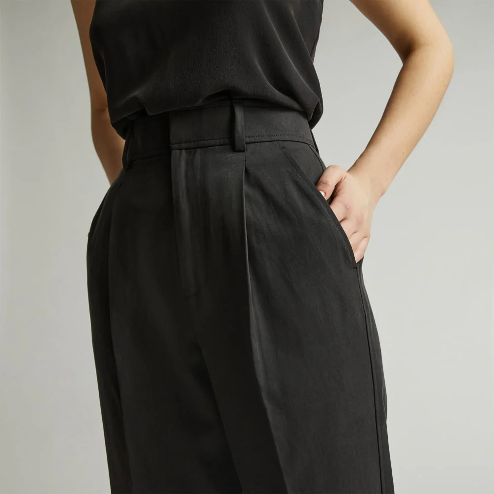 The Draper Tapered Pant in Buttersmooth | Black - Image 4