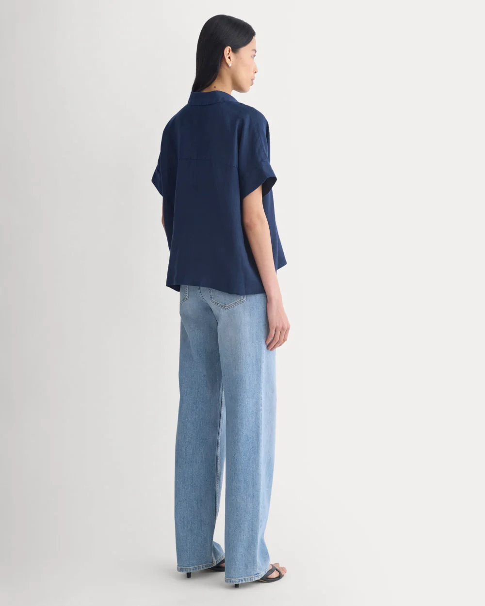 The Boxy Shirt in Linen | Navy - Image 5