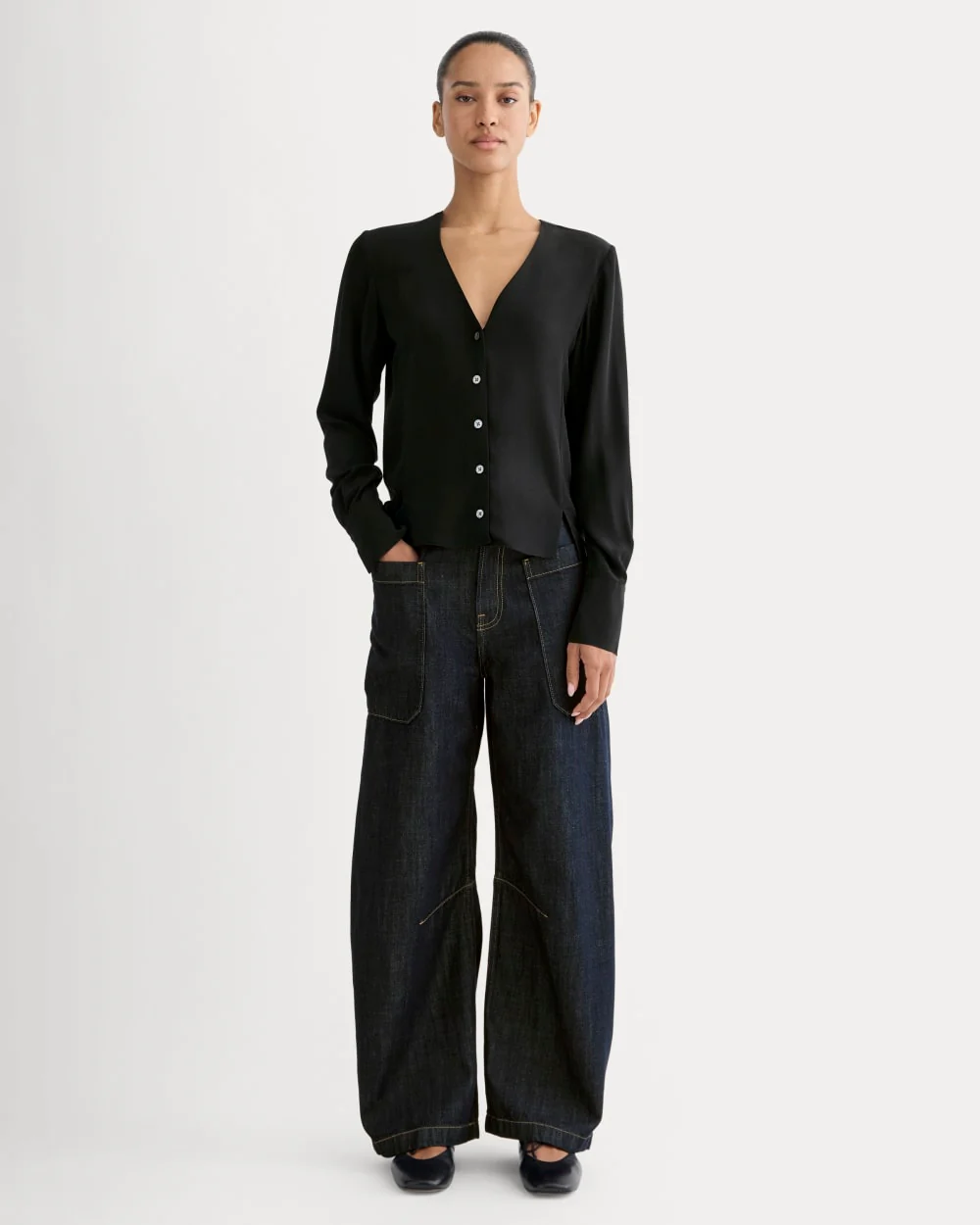 The V-Neck Blouse in Washable Silk | Black - Image 3