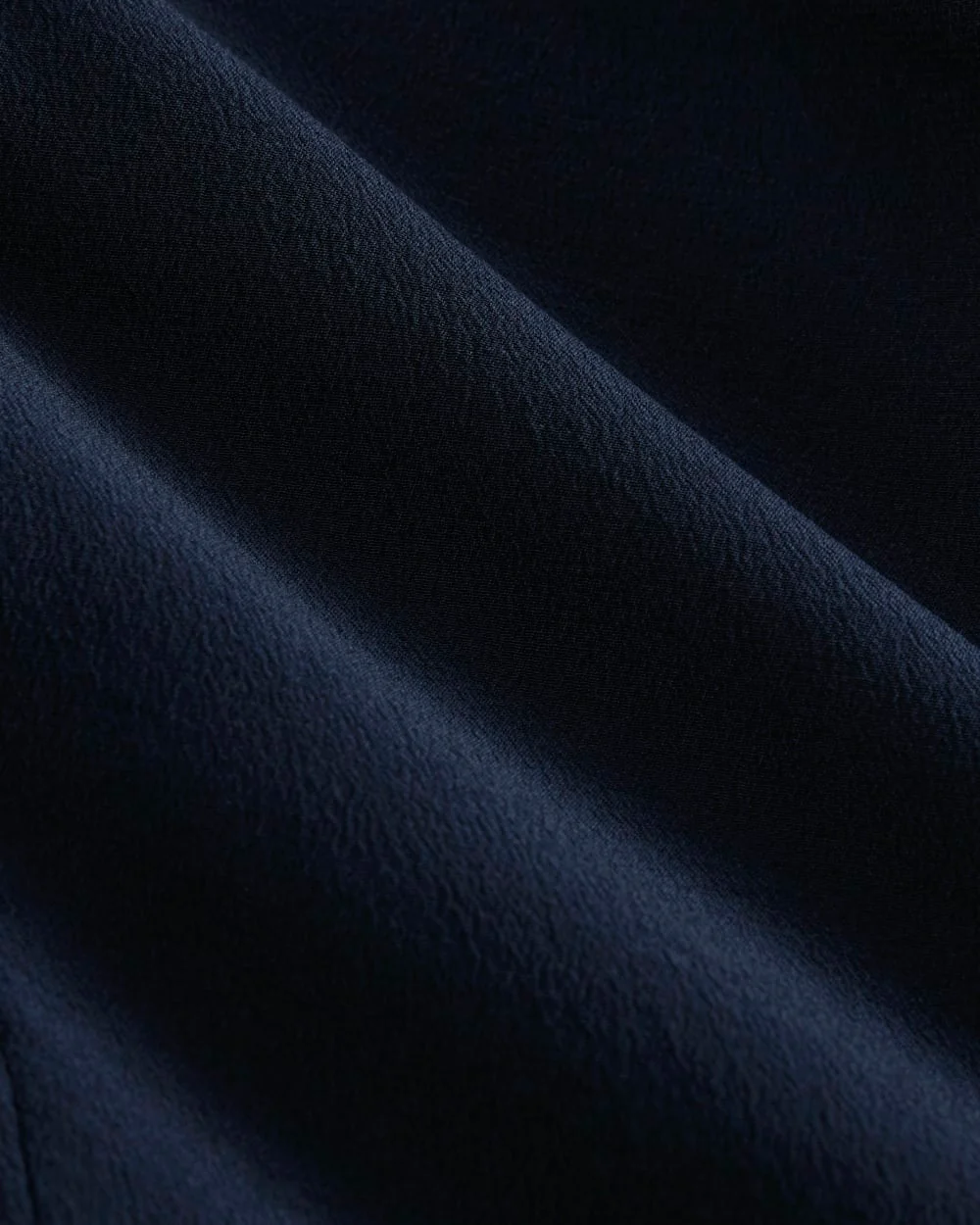 The V-Neck Blouse in Washable Silk | Navy - Image 6