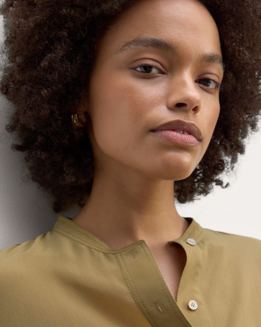 The Henley Shirt in Washable Silk | Fennel Seed - Image 4