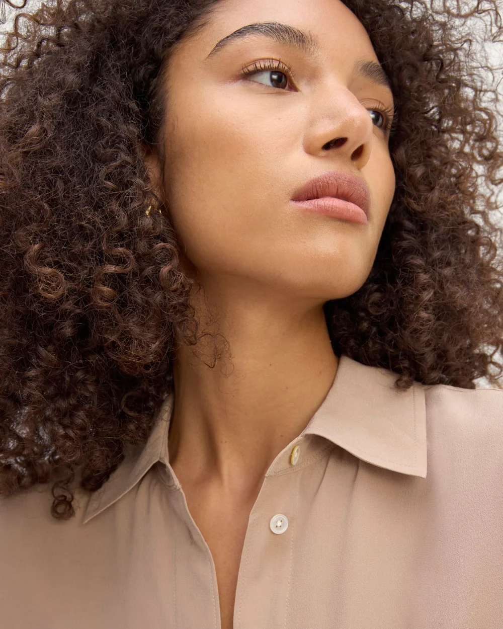 The Boyfriend Shirt in Washable Silk | Chanterelle - Image 4