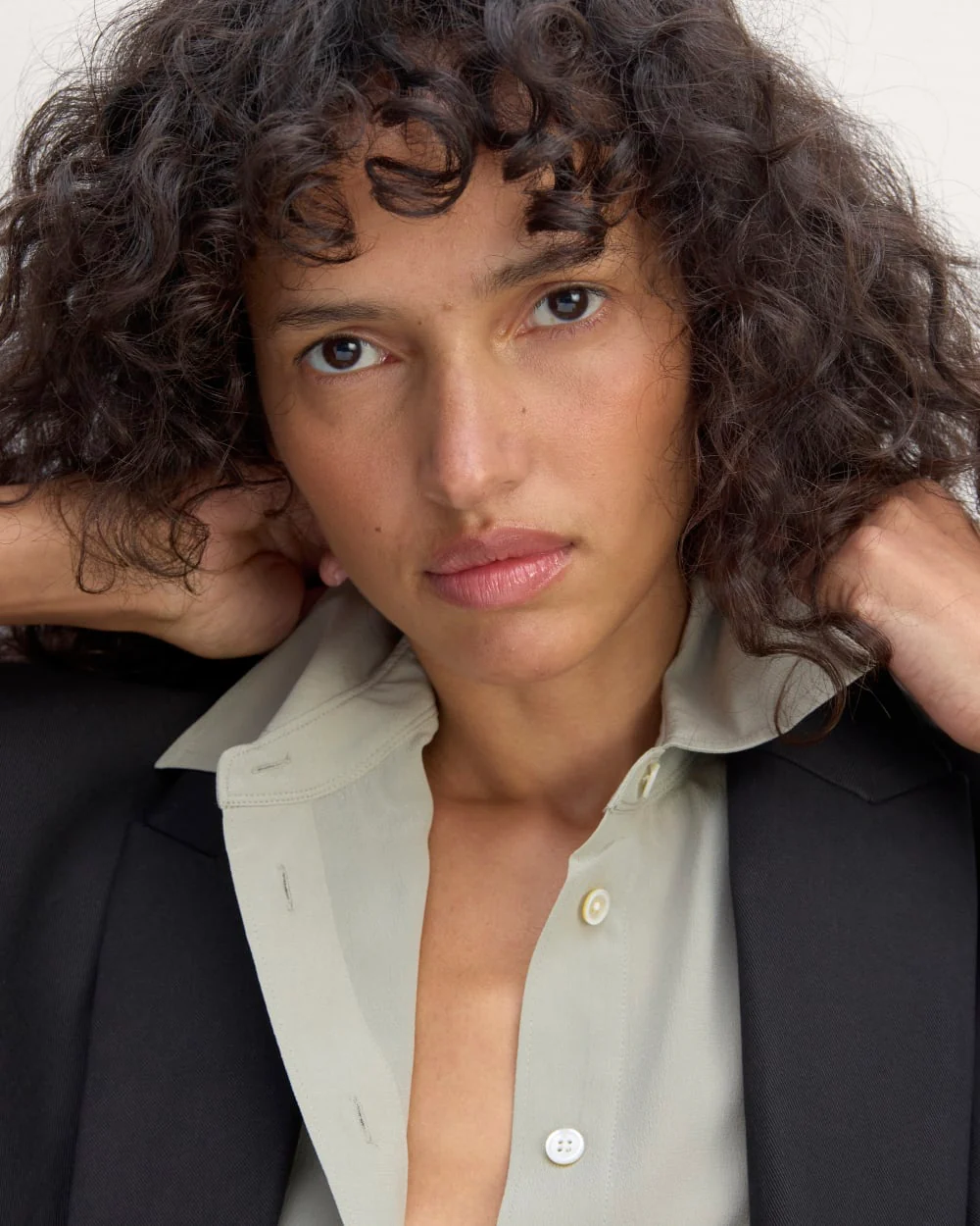 The Boyfriend Shirt in Washable Silk | Seagrass - Image 4
