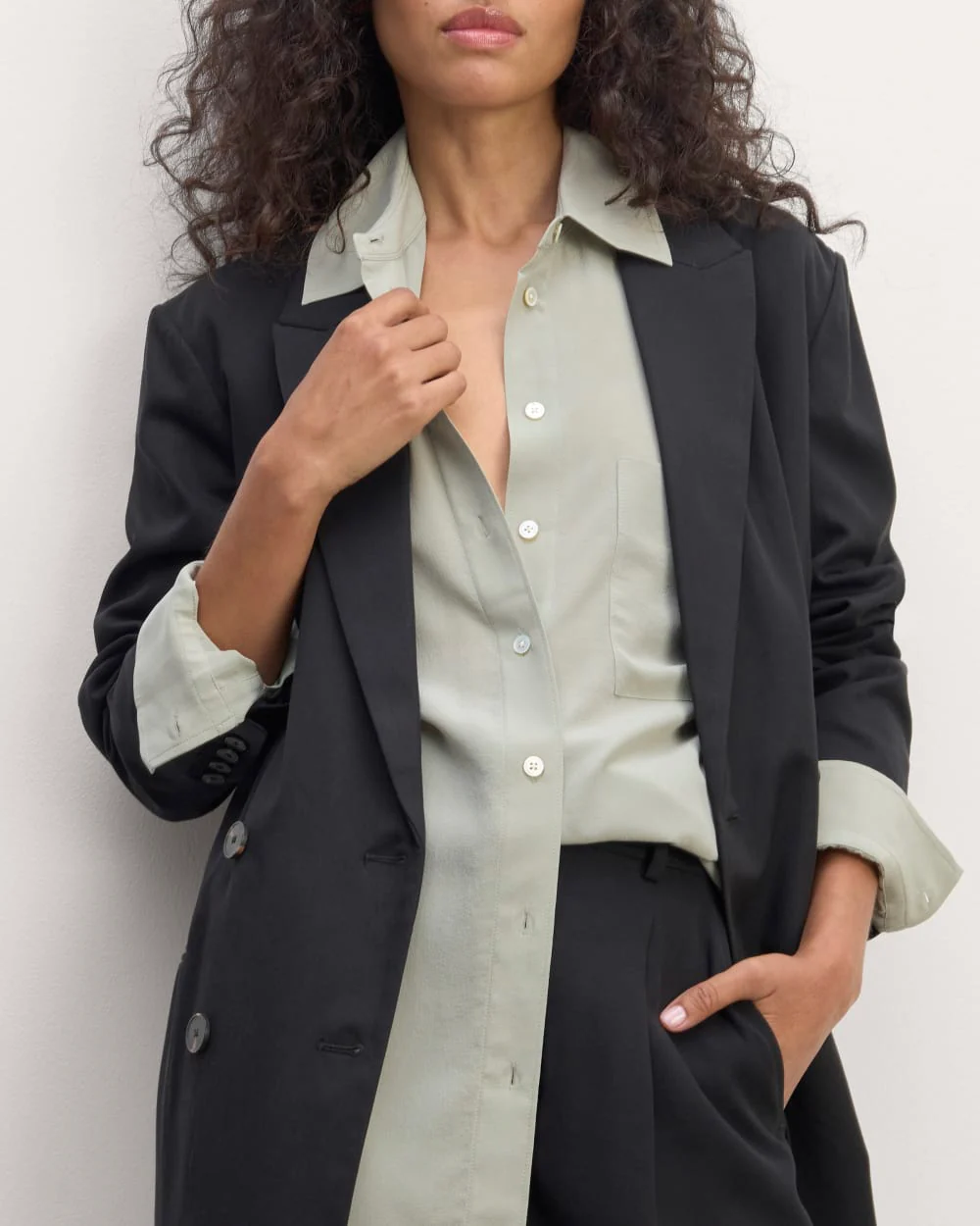 The Boyfriend Shirt in Washable Silk | Seagrass - Image 5
