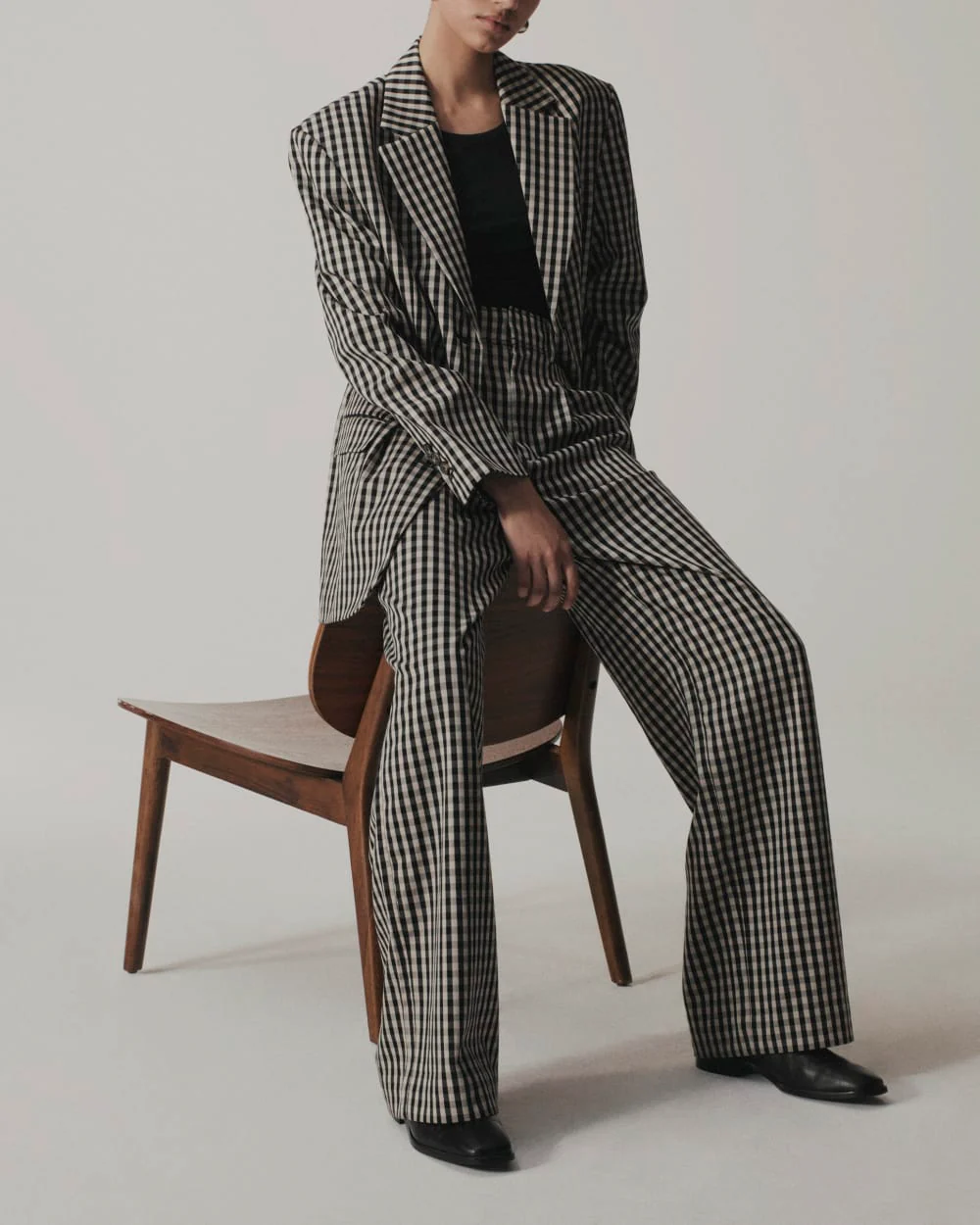 The Draper Pleated Pant in Buttersmooth | Khaki / Black | 32" Inseam - Image 5
