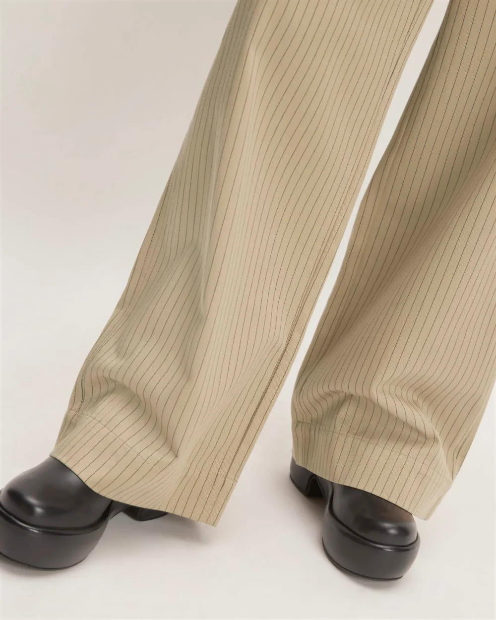 The Draper Pleated Pant in Buttersmooth | Cornstalk / Black | 32" Inseam - Image 4