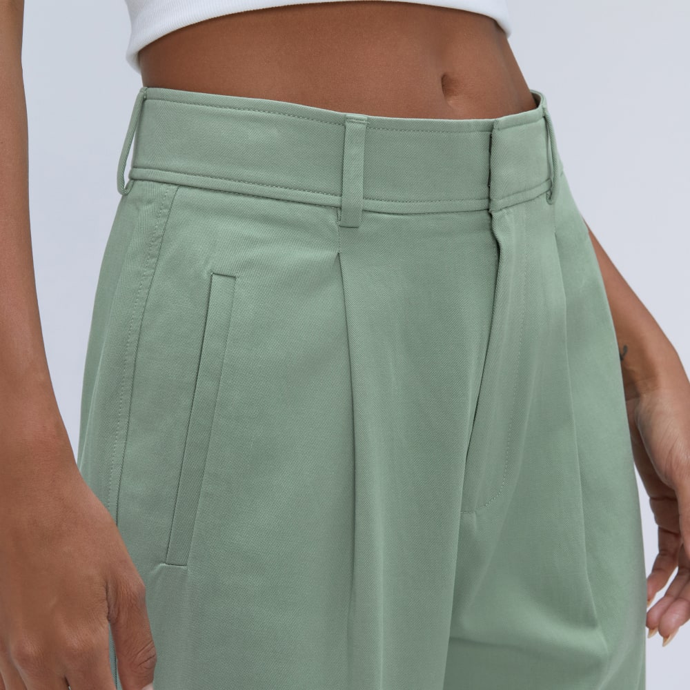 The Draper Pleated Pant in Buttersmooth | Lily Pad | 32" Inseam - Image 4